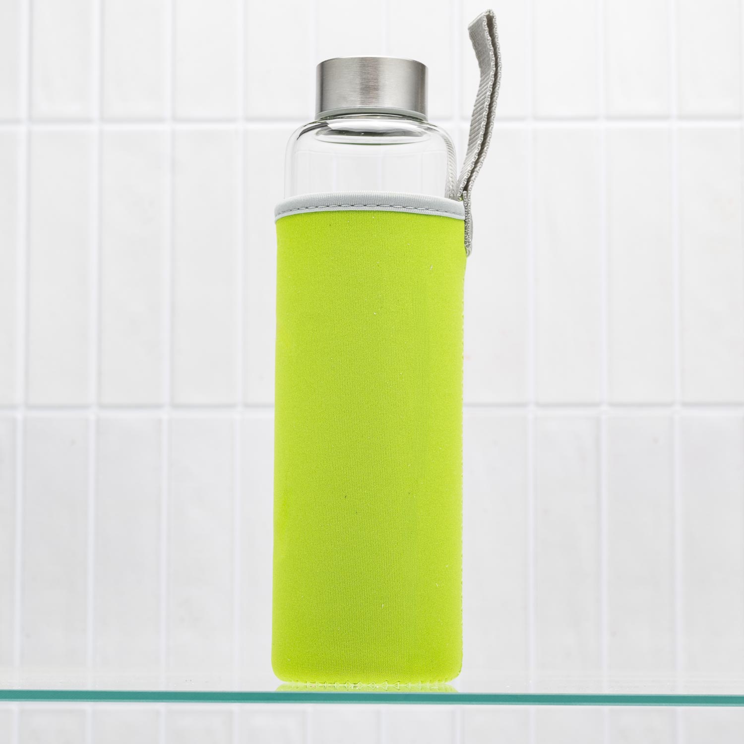 glazen waterfles voor onderweg met appelgroen hoesje